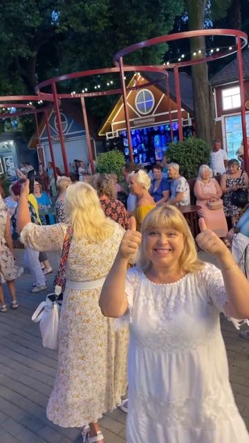 ТАНЦЫ В РИВЬЕРЕ #танцы #танцывсочи #танцыривьера #жизнь #сочи #море #лето #отдыхвсочи смотреть онлайн