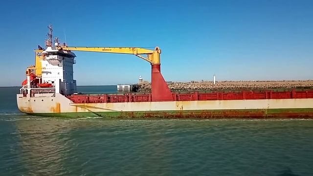 MV Margaretha Enters Calais Old Port, 27th February 2022 смотреть онлайн