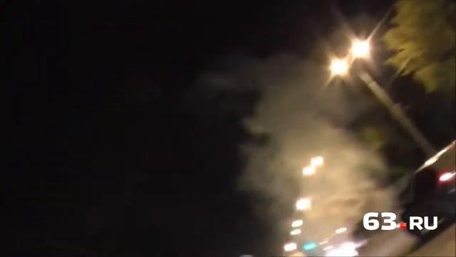 Полыхающее авто на Ново-Садовой смотреть онлайн