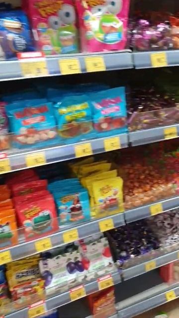 Цены на сладости и конфеты в магазине в России. 8 марта 2022 года #shorts смотреть онлайн