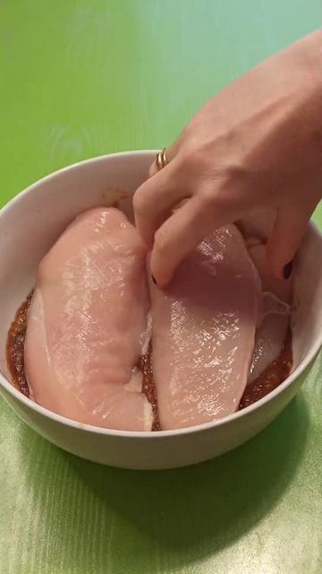 Очень сочная куриная грудка по канадски. смотреть онлайн