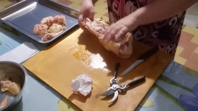 Разделываю,мариную и жарю домашнюю курицу для ужина.#рецепт #готовимвкусно#готовимдома#еда#жариммяс