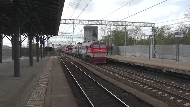 Тепловоз 2М62у-0045 (ТЧЭ-2) с хозяйственным поездом.