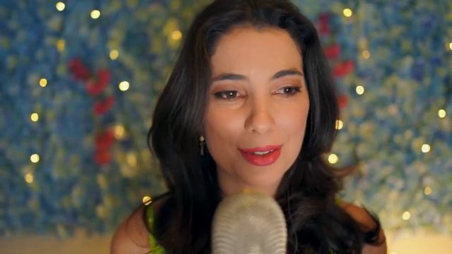 Sweet Carol ASMR. Тихий голос, звуки рта, движения рук, разнообразные предметы.