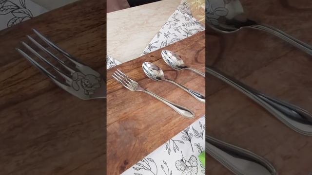 Набор столовых приборов детский "Кролик" смотреть онлайн