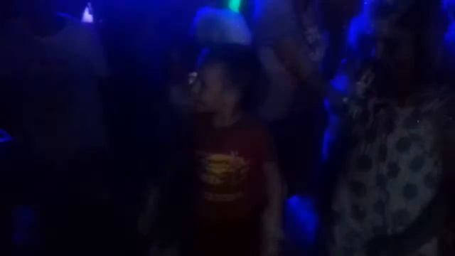 пенная вечеринка в Dosinia смотреть онлайн