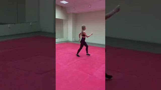 Шаги аэробики со сменой ноги смотреть онлайн