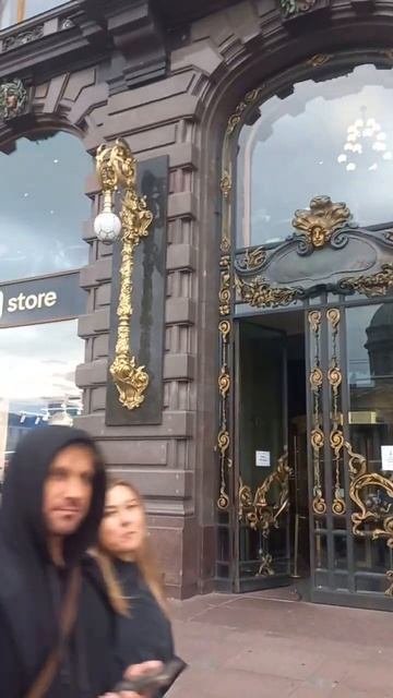 Вход в офис ВКонтакте. Дом Зингера. Петербург. #shorts #saintpetersburg смотреть онлайн