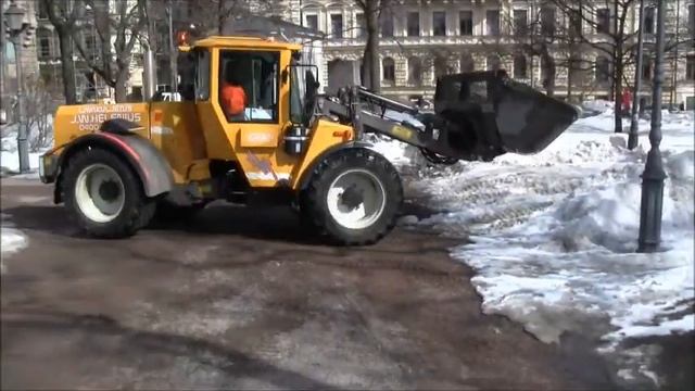 Lännen Lundberg 5200Lse на уборке и погрузке снега в Хельсинки смотреть онлайн