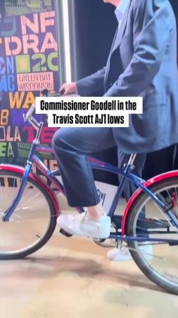 Hold up! Who's the Commissioner's stylist!?