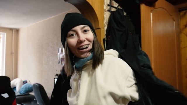 Уборка, Света вернулась домой. Опять крашу картинки, сегодня мне не нравится [e157p1] смотреть онлайн