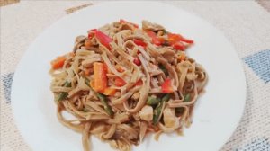 Соба гречневая лапша с курицей и овощами/ Очень вкусно!