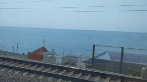 Выезжаем на поезде 524С , завтракаем глядя в окно на море!!
