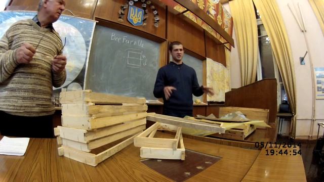 BeeFarmUa о своей пасеке и В.Моисеенко. смотреть онлайн