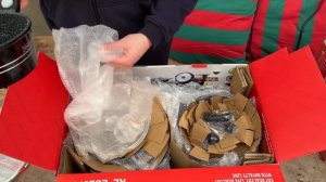 Распаковка паллеты с новым товаром в Германии. Что мы нашли?