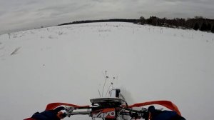 Покатуха на БЮДЖЕТНЫХ СНОУБАЙКАХ которые ЕДУТ!   KTM против  KAYO по снегу!