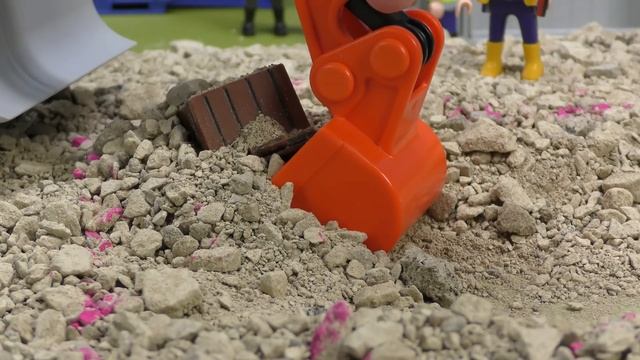 Playmobil Bagger Film Familie Hauser - Ein Schatz auf der Baustelle? Mit Paul und Alex смотреть онлайн