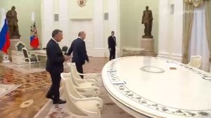 Путин принимает в Кремле спецпосланника Трампа Уиткоффа.