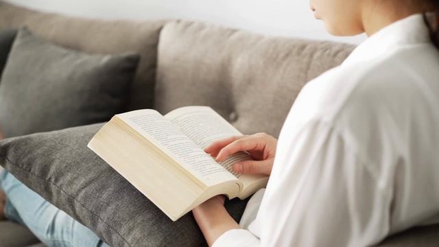 Рыбак спасает брошенного ребенка, но спустя годы обнаруживает нечто сюрреалистическое... смотреть онлайн