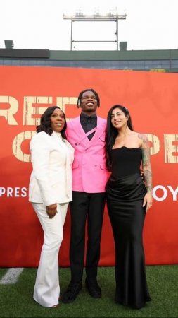 Travis and his ladies