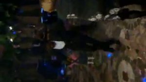 Негр танцует лезгинку в ресторане