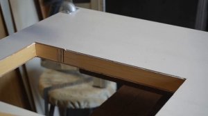 Врезка дверцы для питомца в простую дверь мастером Масао