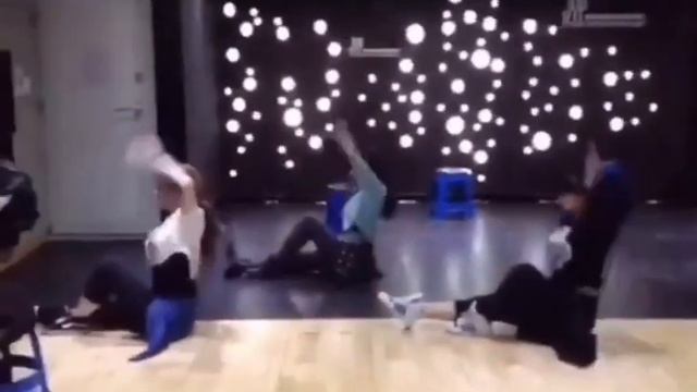 Predebut TWICE Momo  Sana with Snow Kong Waacking  Street Dance
