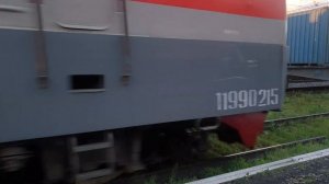 Электровозы ВЛ11.8-792/771Б с грузовым поездом и ЭП1М-404 с поездом Москва-Екатеринбург