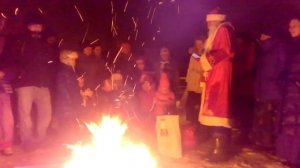 Дед Мороз.Костёр.Новый год.В лесу родилась ёлочка - вот пусть там и растёт)))