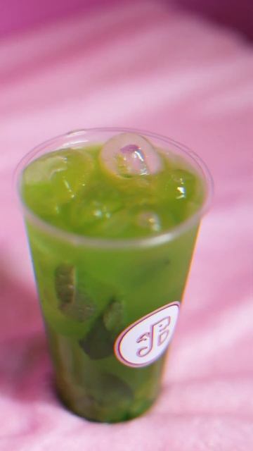 Напитки в кафе «Розовый дракон» смотреть онлайн