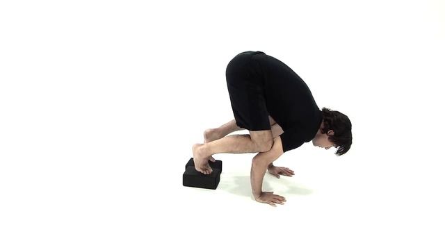 Try A Little Crow - A DirtyYoga® Video Tip смотреть онлайн
