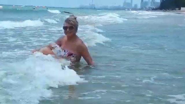 Пляж Амбассадора смотреть онлайн