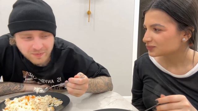 Егор Крид пробует еду Амины смотреть онлайн