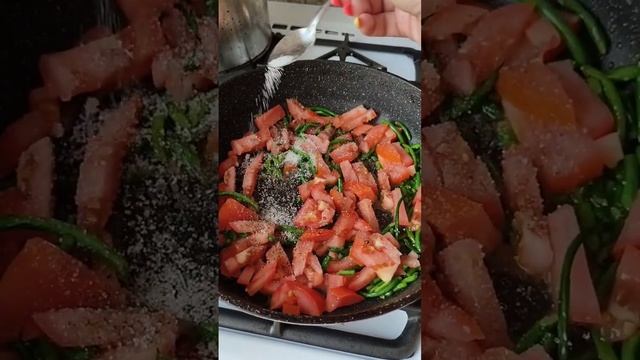 Яичница с чесночными стрелками #food смотреть онлайн