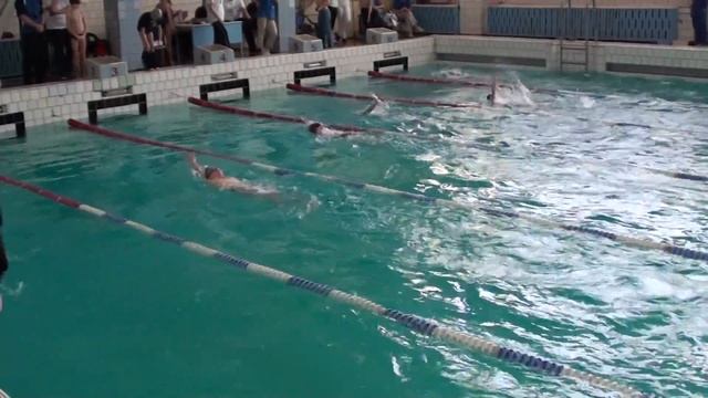Сильнейший заплыв 100м на спине юноши г.Пересвет 21.01.11 смотреть онлайн