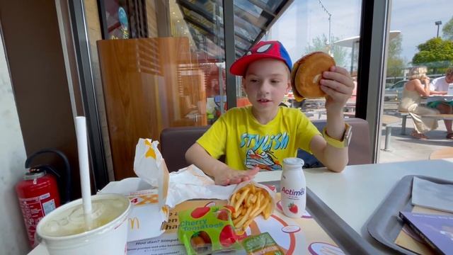 Макдональдс/ Кнокке Бельгия/ Северное Море в Бельгии смотреть онлайн