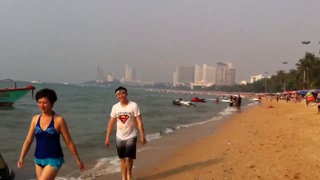 Паттайя. Пляж Джомтъен. Crazy Travel смотреть онлайн