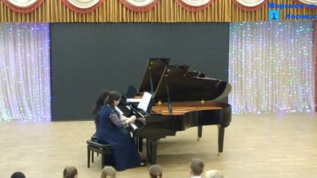 Концерт фортепианного дуэта из города Оха Натальи Заводчиковой и Алены Цвинской в ДШИ города Холмск смотреть онлайн