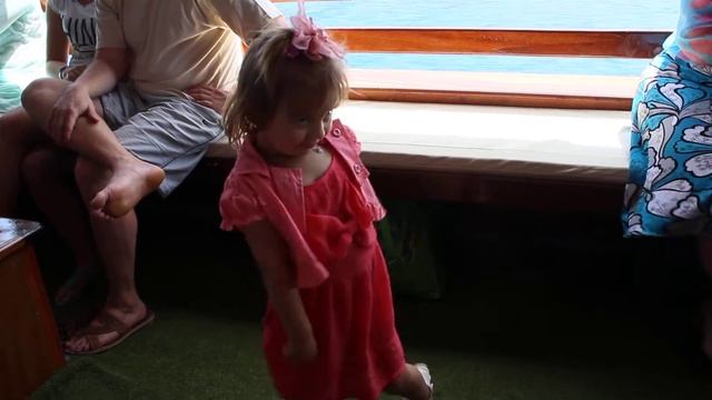 Дочка любит танцевать смотреть онлайн