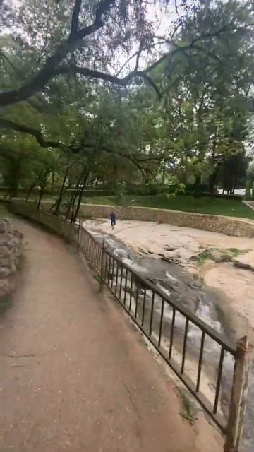 Кисловодск. Мостик «Дамский каприз» и грот Любви. смотреть онлайн