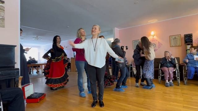 МЫ ЖЕЛАЕМ СЧАСТЬЯ ВАМ. ВОЛОНТЁРЫ НА ПРАЗДНИКЕ В ДОМЕ ПРЕСТАРЕЛЫХ КИКЕРИНО. КОЛЛЕКТИВ "ЭКСПРОМТ". смотреть онлайн