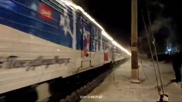 новогодний поезд на старой деревне