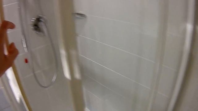 Рейс отменён, отвезли в отель. смотреть онлайн