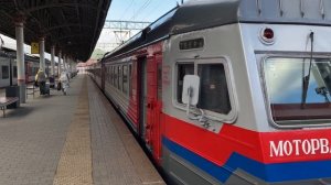 Прибытие тематического ЭТ2М-118 на Ленинградский вокзал, ЭТ2М-115 и случайно влетевший пакет… 🫠🤡