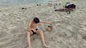 15.06.2023 Диму закопали в песке