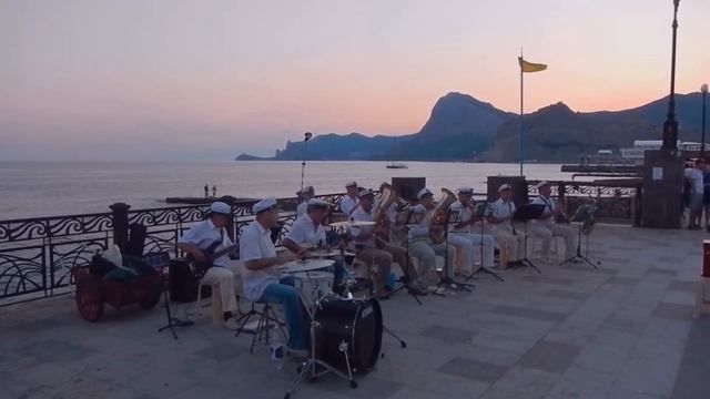Духовой оркестр на набережной Судака. Виртуозы жанра смотреть онлайн