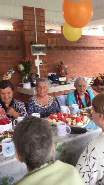 Гитарный концерт в пансионате для пожилых сети "Забота и уход" смотреть онлайн