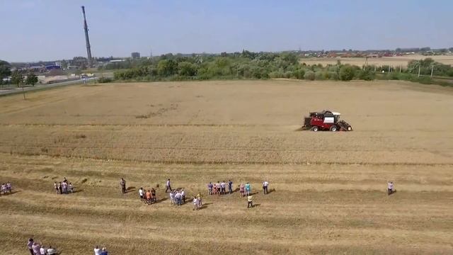 VERCTOR 420 - уборка урожая в Европе смотреть онлайн