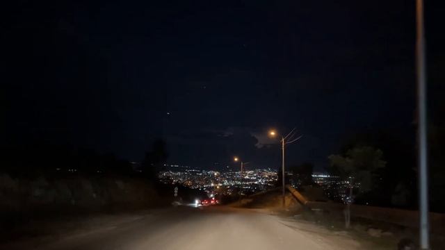 Тбилиси. С парка Мтацминда спускаемся в Крцаниси, а затем в Ортачала. Нас ждут на базаре Орбелиани. смотреть онлайн