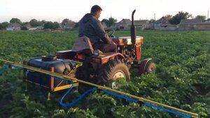 Миниопрыскиватель своими руками часть 3/ обработка картошки от жука/